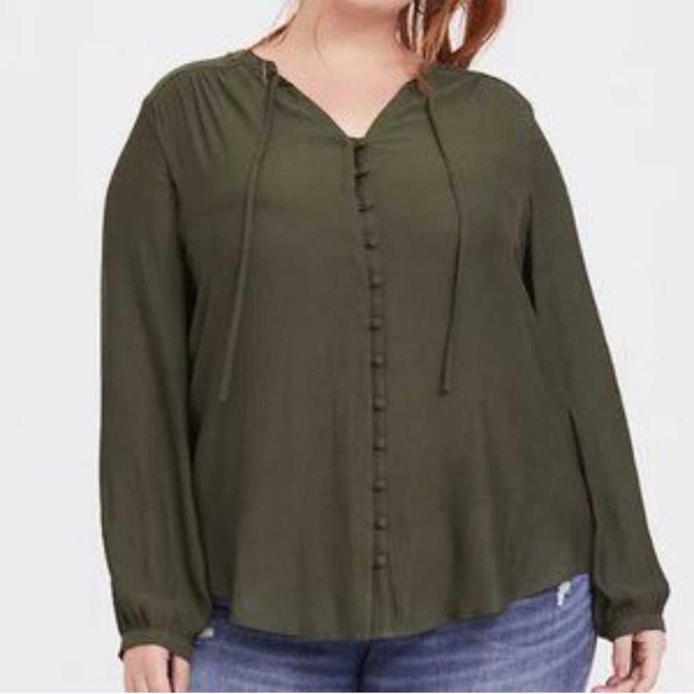 torrid green bottom front crepe tunic size 2